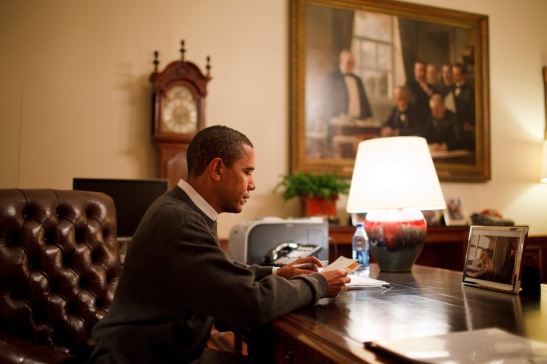 barack_obama_reading_a_letter_in_the_treaty_room